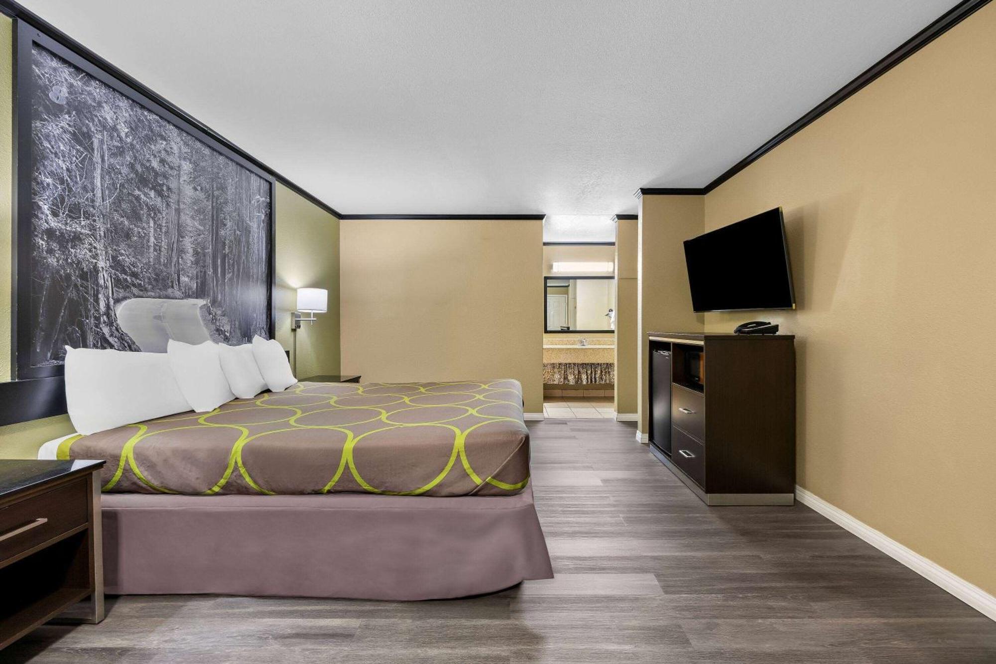 Super 8 By Wyndham Crescent City Dış mekan fotoğraf