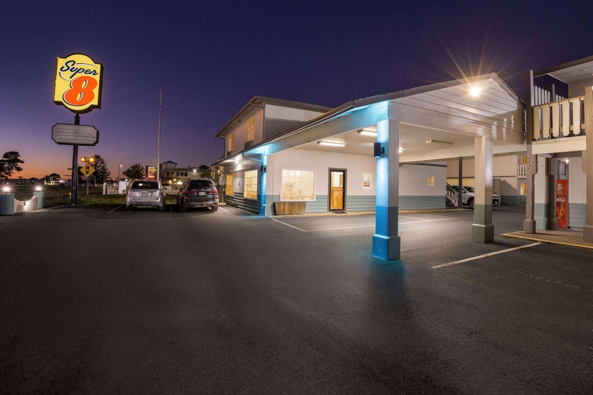 Super 8 By Wyndham Crescent City Dış mekan fotoğraf