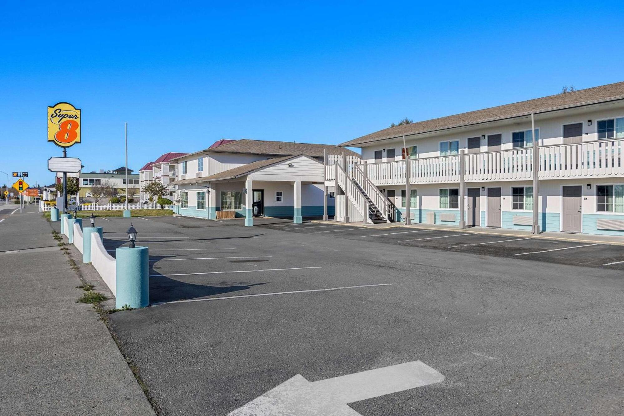 Super 8 By Wyndham Crescent City Dış mekan fotoğraf