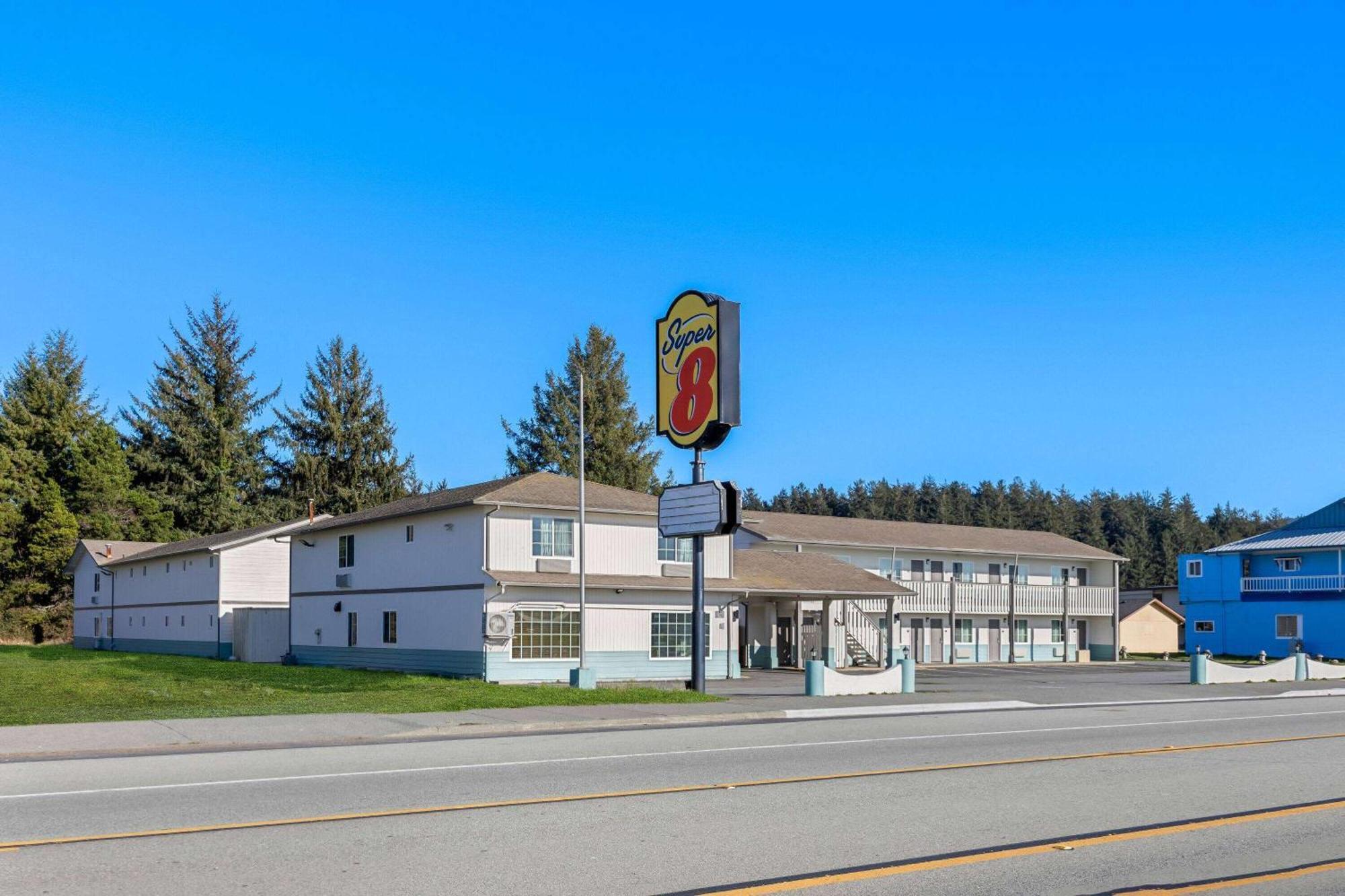 Super 8 By Wyndham Crescent City Dış mekan fotoğraf
