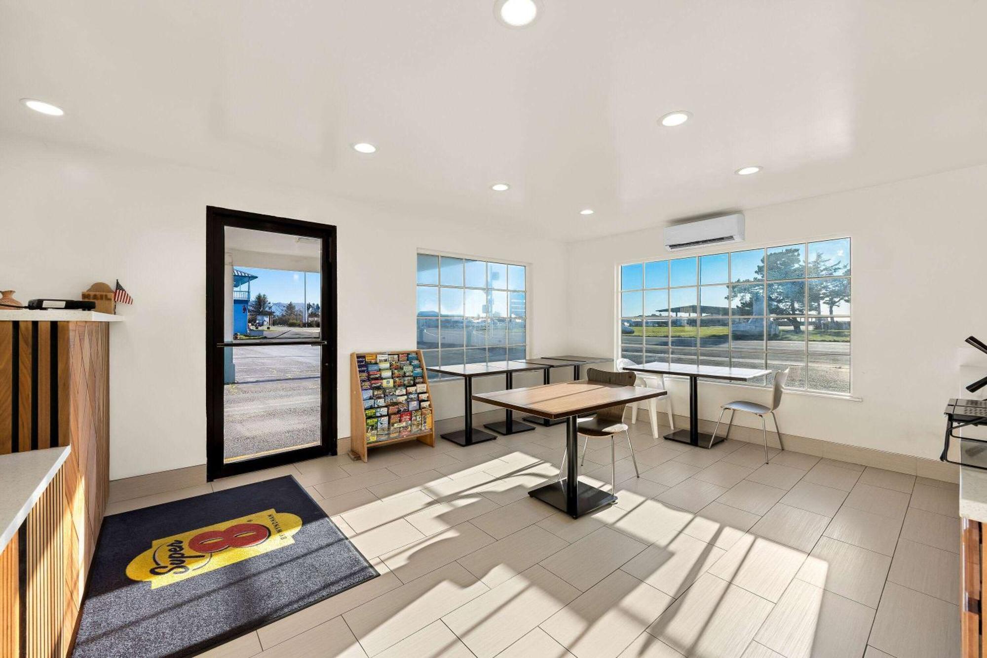 Super 8 By Wyndham Crescent City Dış mekan fotoğraf