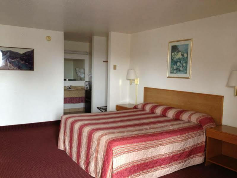 Super 8 By Wyndham Crescent City Dış mekan fotoğraf